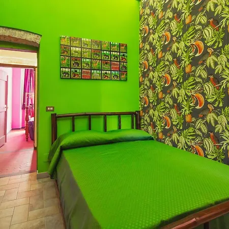 City Centre Apartment *
